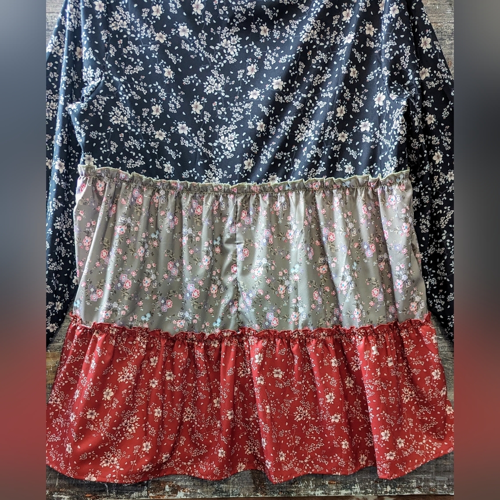 Women’s Floral Tiered Tunic Top - Black, Olive & Red - Picture 12 of 14